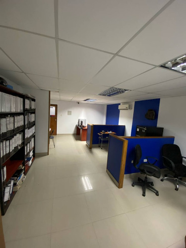 Local Comercial Y Firma Comercial De Tio Caucho Anaco, C.a