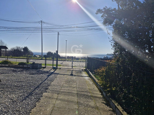 A Dos Cuadras De La Costaneras De Puerto Varas