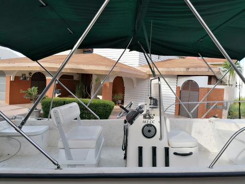 Lancha Trophy 18 Pies Modelo 2009 Con Motor Mercury 2 Tiempo
