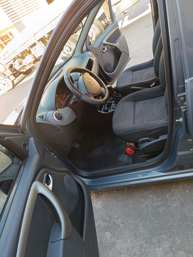 Renault Sandero 1.0 16v Expression Hi-flex 5p