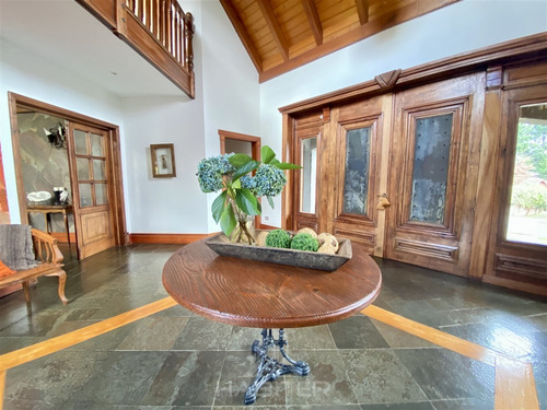 Casa En Venta De 6d En Condominio Los Cantaros. En Temuco