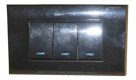 Interruptor Igoto Triple Modelo B516-b Color Negro