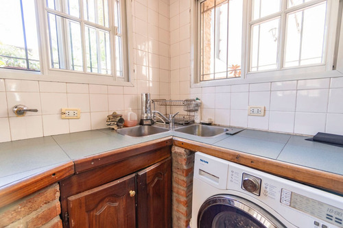 Casa 4 Ambientes Con Parque Y Cocheras