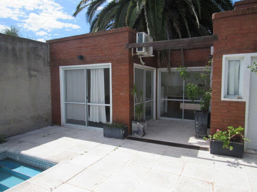 Casa En Venta - 2 Dormitorios 2 Baños - 314mts2 - Chivilcoy