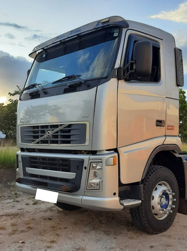 Imagem 2 de 10 de Volvo - Fh 520 - 6x4 - 2009 - Prata - Plataforma