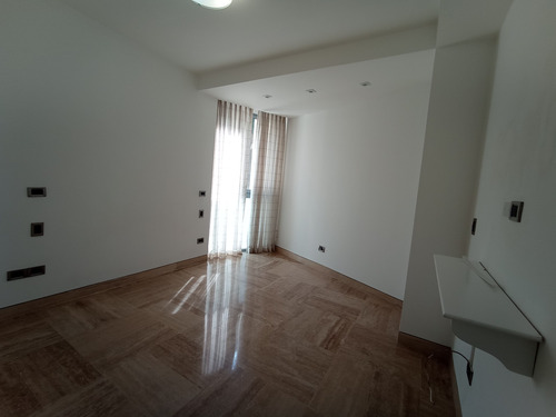 Imagen 28 de 30 de Vendo Apto 268m2 4h/6b/4p Colinas De Tamanaco 8942