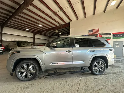 Toyota Sequoia CAPSTONE