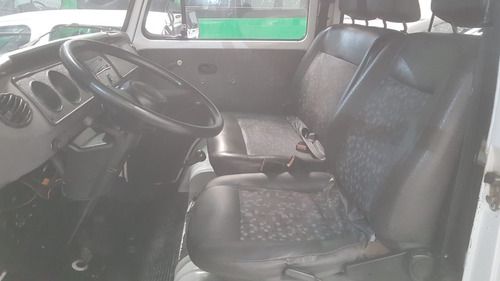 Volkswagen Kombi 1.6 3p 2005 Branco 12 Lugares