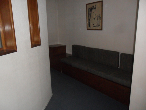 Imagen 8 de 16 de Amplia Oficina Al Frente, Con Recepción, 3 Despachos, Sala De Espera, Cocina, Baño Completo. Cochera Fija En El Subsuelo Del Edifcio.