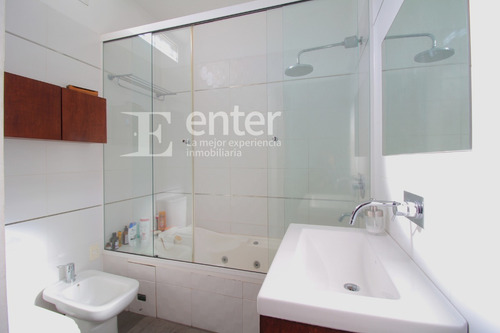 Imagen 19 de 25 de Divina - Gran Casa Con Hermoso Jardín- Zona Residencial De Parque Batlle - 4 Dormitorios / 3 Baños Construidos 224 M2 / Terreno 331 M2. Lugar Para Dos Vehículos.