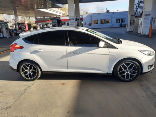 Imagen 2 de 9 de Ford Focus Titanium 2018 (perm Camioneta O Moto Mayor/menor)
