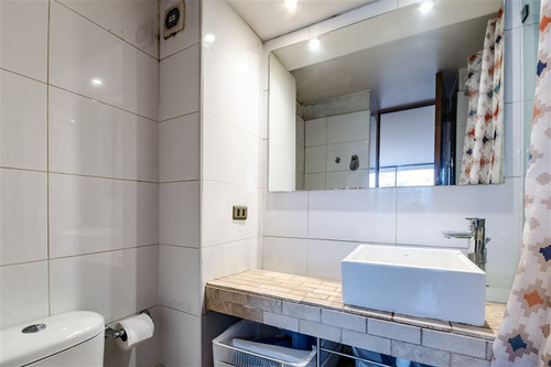 Departamento En Venta De 2 Dorm. En Las Condes