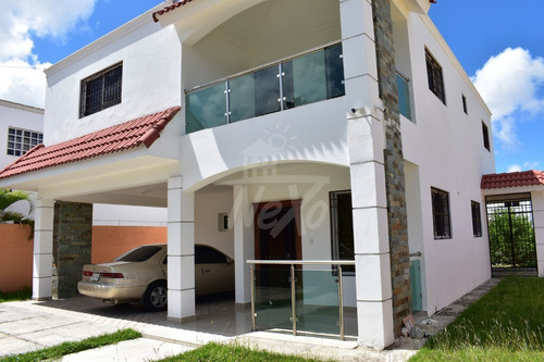 Imagen 2 de 14 de Si Buscas Casa Espaciosa Y Con Patio, Te Presentamos Esta Opcion En Santiago (jpc-215)