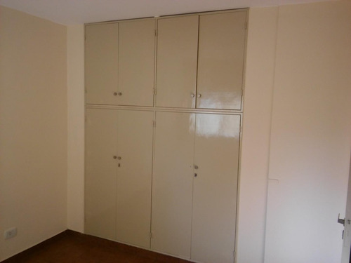 Departamento De Pasillo, Dos Dormitorios Zona Echesortu