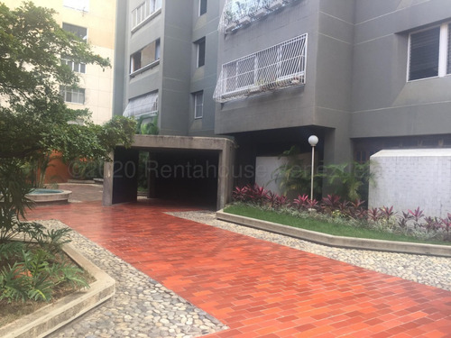 Apartamento Con Muy Buena Ubicacacion, Espacioso E Iluminado  Con Piscina Ubicado En Los Palos Grandes  #23-4945 On Caracas - Chacao 