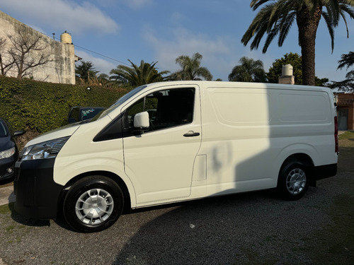 Toyota Hiace 2.8 Tdi Furgón 6at L1h1 3a 4p