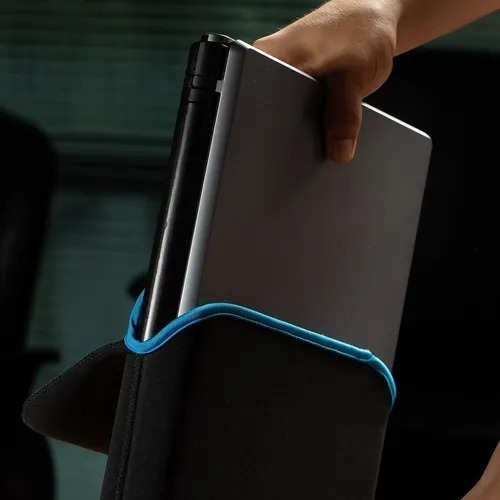 Imagen 5 de 7 de Funda Reversible Klip Xtreme Para Notebook 15,6 Ksn-415bl