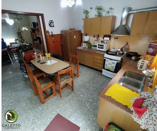 Venta Casa Con Galpon De 3 Amb. Hernandez 724. Ezpeleta