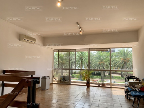 Local Comercial De Tres Pisos En El Corazón De La Península De Punta Del Este- Ref: 30685