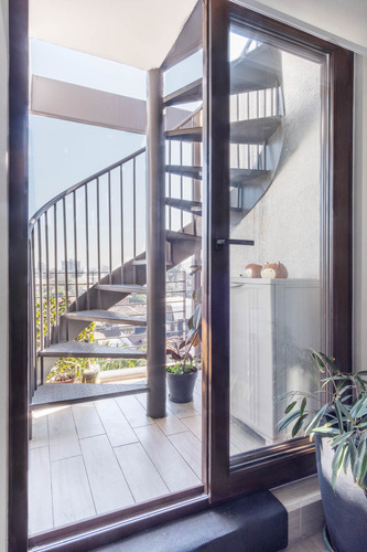 Disfruta De Vivir En Un Tríplex Con Terraza Y Quincho