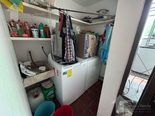 Casa Sola De Dos Niveles En Venta, En Privada Con Vigilancia En Lomas Tetela, Cuernavaca Morelos