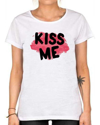 Remera De Mujer Con Frase Kiss Me Labios Pintados Besos