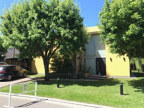 Imagen 2 de 19 de Casa En Venta En Villa Olivos