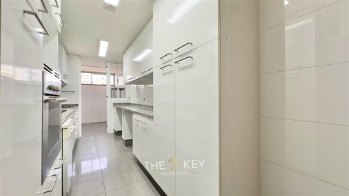 Departamento En Venta De 4 Dorm. En Vitacura