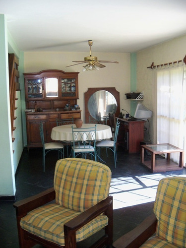 Imagen 3 de 14 de Chalet En Dos Plantas, Barrio Luna, Hurlingham