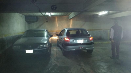 Imagen 4 de 4 de Cochera Doble En Recoleta. Excelente Ubicación.
