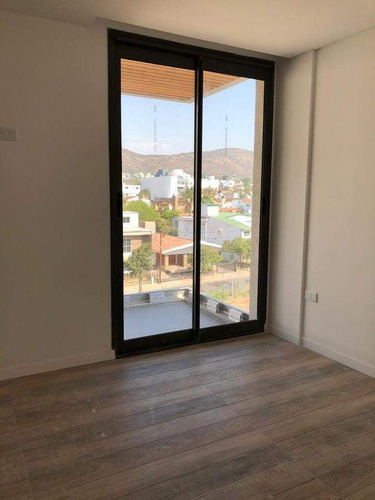 Imagen 4 de 13 de Venta Departamento En Edificio Lake Towers, Calle Lisandro De La Torre Y José Hernández, Carlos Paz