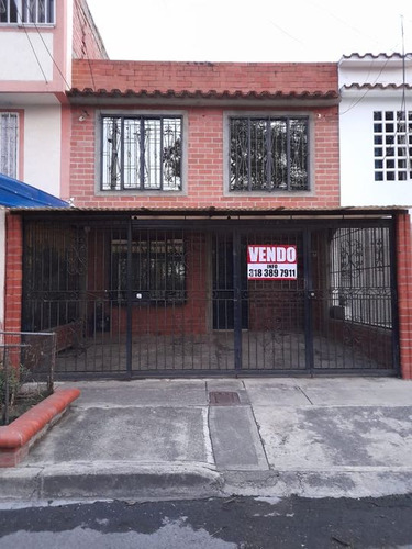 Barrio Poblado Comfaunión - Casa De Dos Pisos En Venta Palmira Valle