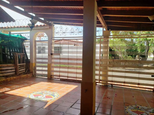 Imagen 2 de 10 de Casa En Esquina En Av Principal De Playa El Angel