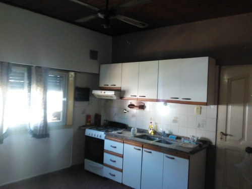 Casa De 4 Ambientes Y 2 Baños En Bernal Oeste.