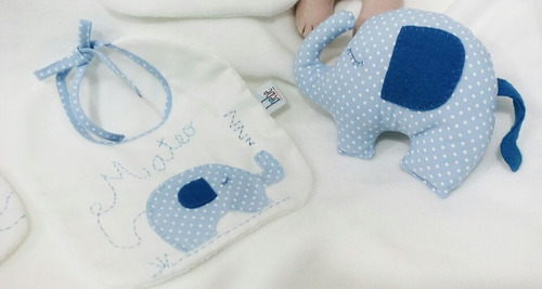 Set De Babero Personalizado  Con Muñeco De Apego.