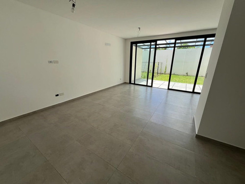 Venta Casa Tipo Castelar 4 Ambientes A Estrenar