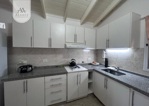 Chalet En Venta, Impecable Con Pileta, En Merlo, S. L.