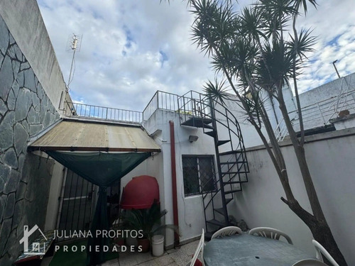Casa En Venta. Planta Baja Con Dos Unidades Funcionales.