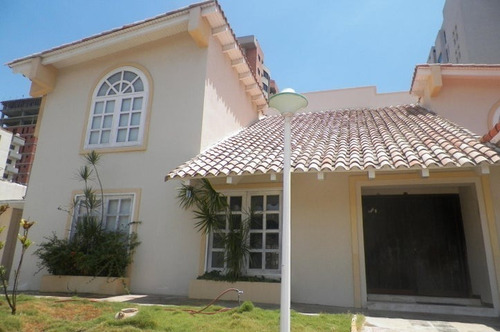 Vendo Casa Lechería, Av. Los Uveros