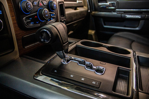 Imagen 12 de 24 de Ram 1500 5.7 V8 Laramie 4x4 2015 Negro