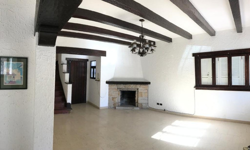 Imagen 3 de 17 de Chalet Cuatro Ambientes Con Dependencia De Servicio