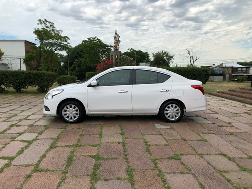 Nissan Versa 1.6 Advance 2015 (( Gl Motors )) Financiamos!