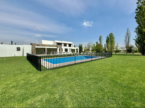 Espectacular Casa Moderna 6 Dorm., Sector Algarrobal