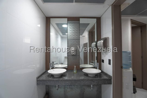Inmejorable Oficina En Venta El Rosal, Lista Para Operar