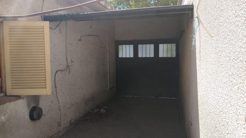 Imagen 12 de 12 de Casa En Ph Al Frente De 2 Dormitorios Completamente Independiente Con Garage. Banfield E.