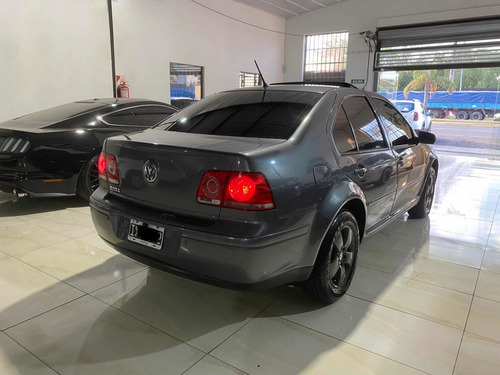 Imagen 10 de 22 de Volkswagen Bora 2010 2.0 Trendline 115cv Tiptronic