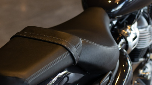 Royal Enfield Super Meteor 650 Astral Black 1° Servicegratis