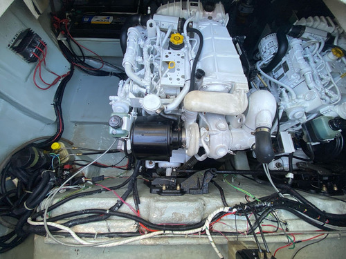 Lancha Real 320 , Impecável, Toda Revisada , Pintura Nova .