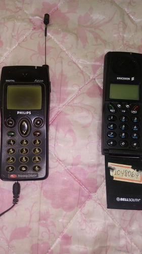 Dois Telefones Antigos Relíquias 