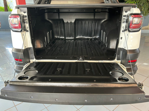 Fiat Strada 1.3 Volcano Cab. Dupla 16v Flex Aut 4p